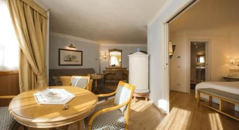 Alpen Suite Hotel Madonna Esterno foto