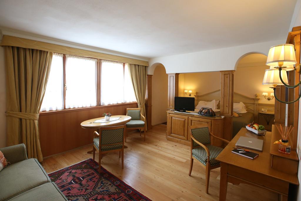 Alpen Suite Hotel Madonna Esterno foto